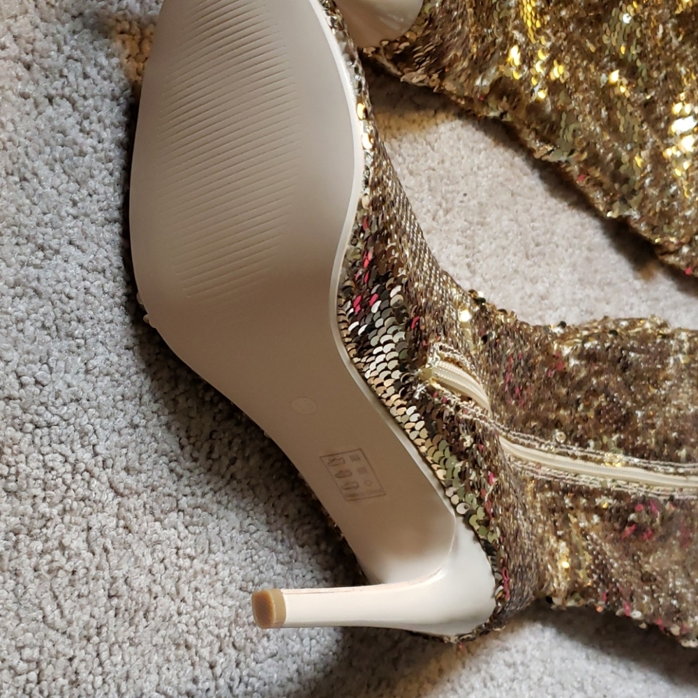 Boots - Picture 3 of 4